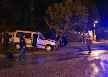 Alkollü sürücünün kullandığı hafif ticari araç kaza yaptı: 2 yaralı