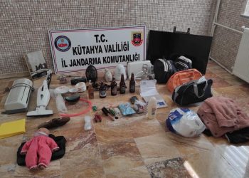 Otomobille kaza yapınca, uyuşturucu ve hırsızlık şüphesi oldukları ortaya çıktı